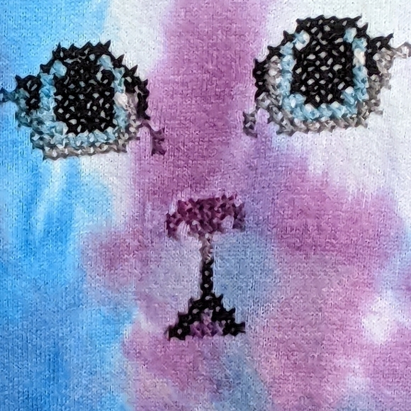 𝅺TIE Dyed Crewneck Sweatshirt with Cross Stitched cat face Size Large - Picture 3 of 4